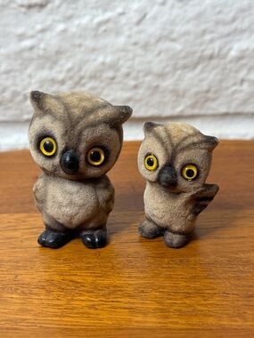 Pair of MCM Josef Originals Mini Owls ~ Flocked Figurine Trinket Glass Eyes